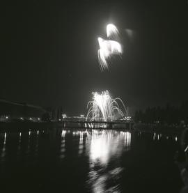 Pokaz sztucznych ogni nad Odrą na zakończenie XVIII Dni Wrocławia