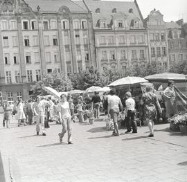 Stoiska wrocławskich kwiaciarek na pl. Solnym