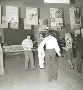 Dyskoteka na zakończenie akcji "Wakacje za własne, zarobione pieniądze" w 1976 r.