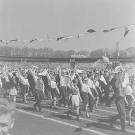 Manifestacja młodzieży z okazji 25. rocznicy kapitulacji III Rzeszy