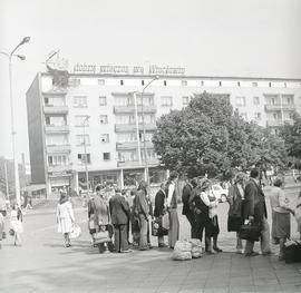 Postój taksówek przed Dworcem Głównym PKP we Wrocławiu