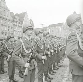 Uroczysta promocja absolwentów Wyższej Szkoły Oficerskiej Wojsk Zmechanizowanych im. Tadeusza Koś...